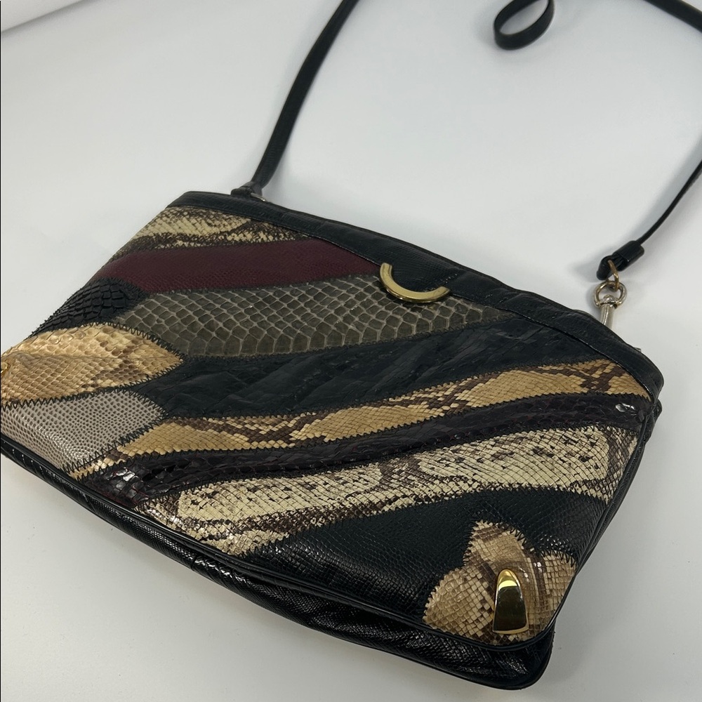 Elegant Patchwork Crossbody Bag - Picture 3 of 16